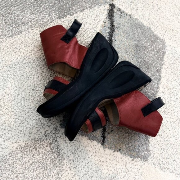 Fly London $218 Womens 38 US 7.5-8 Black Red Chunky Comfort Wedges Sandals Shoes - Picture 5 of 16